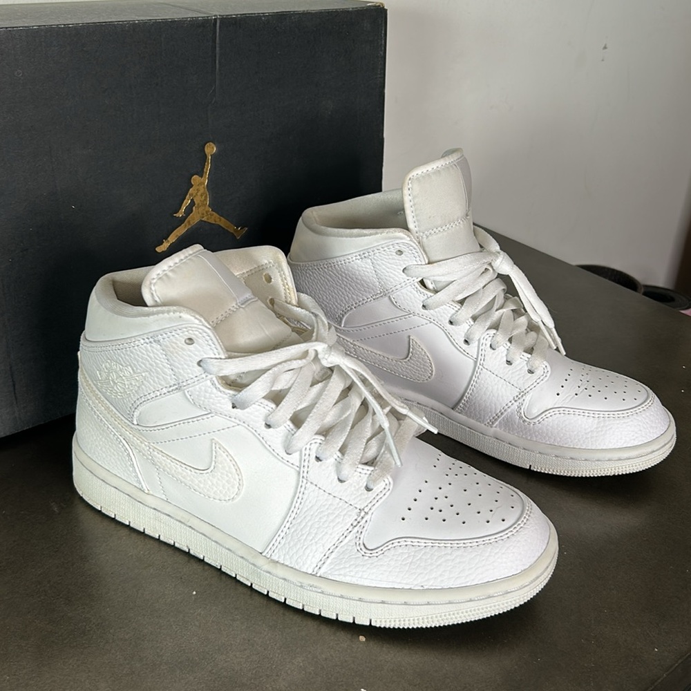 Jordan 1 Mid Triple white 554724-130 size 7.5